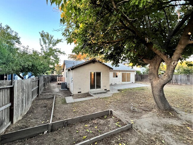 Building Photo - 3336 Irvindale Way