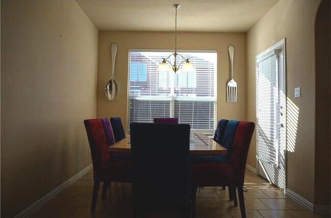 Building Photo - 1019 Amesbury Dr