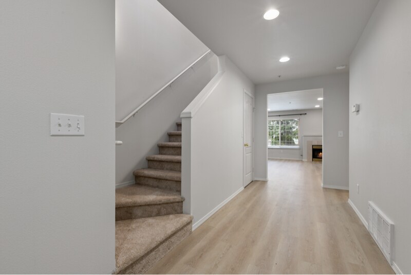 Building Photo - 4802 Nassau Ave NE