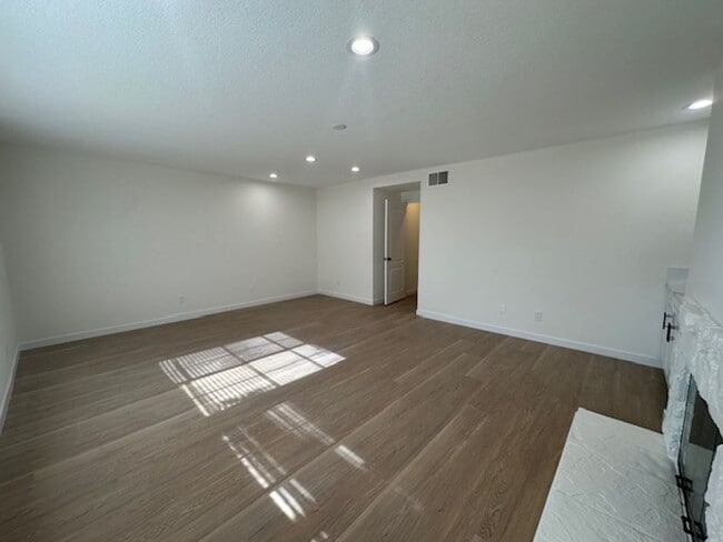 Building Photo - Stunning gated executive home completely redone