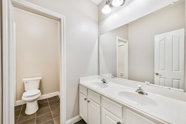 Building Photo - 1712 Hidden Brook Ln