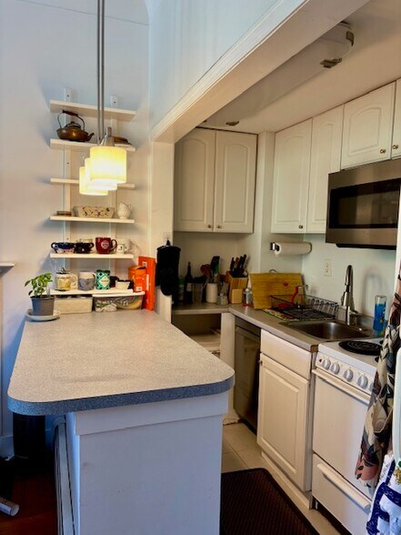 Building Photo - 591 Beacon St