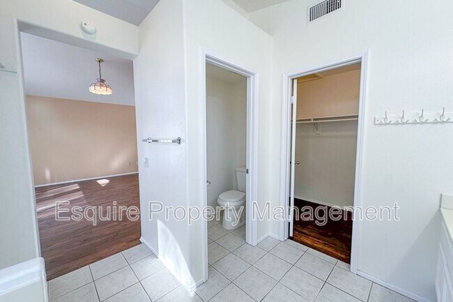 Building Photo - 93 Azusa Ave