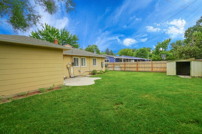 Building Photo - 1517 Chrisway Dr