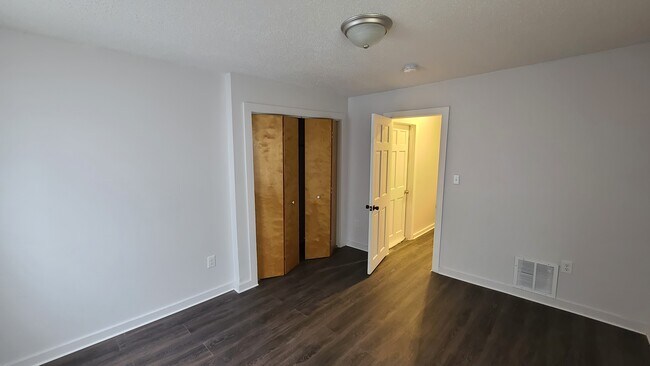 Building Photo - 197 Center St