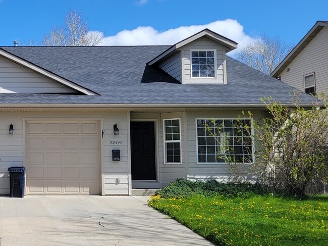 Building Photo - 3509 Laredo Dr