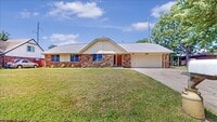 Building Photo - 4004 S Maple Ave