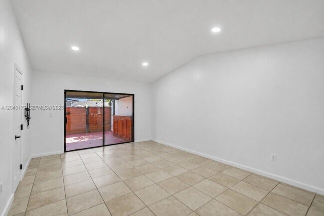 Building Photo - 5113 SW 138th Ave Cir