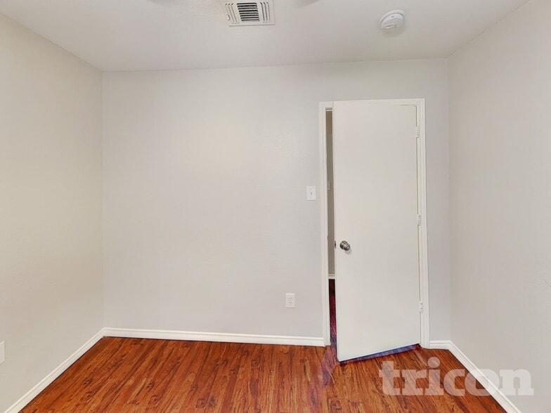 Building Photo - 2709 Star Ave