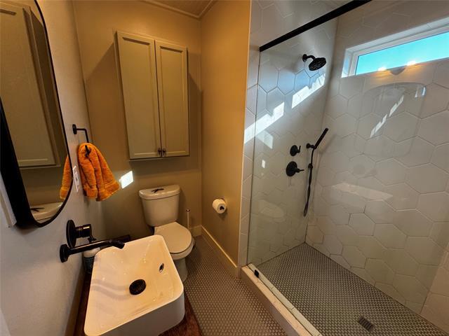 Building Photo - 1802 Seevers Ave