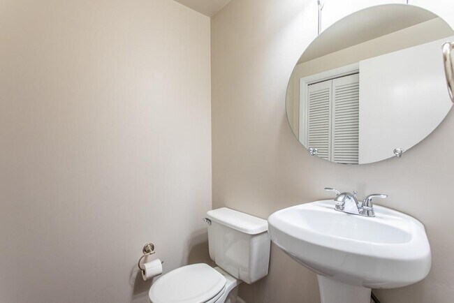 Building Photo - 1214 Cleburne Ave NE