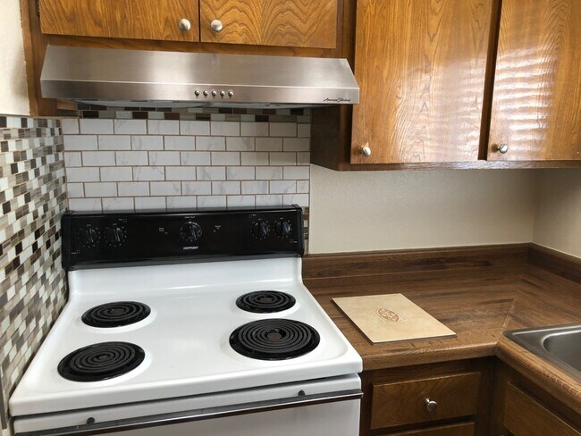 Building Photo - 1001 E Evelyn Ter