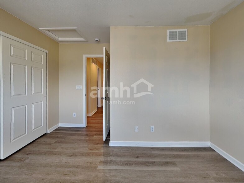 Building Photo - 9742 Jasper Dr