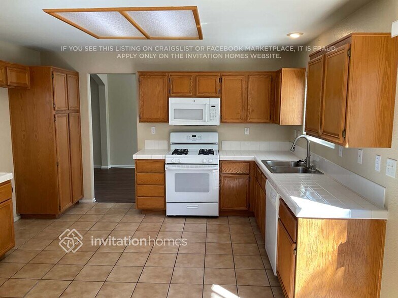 Building Photo - 39688 Avenida Miguel Oeste