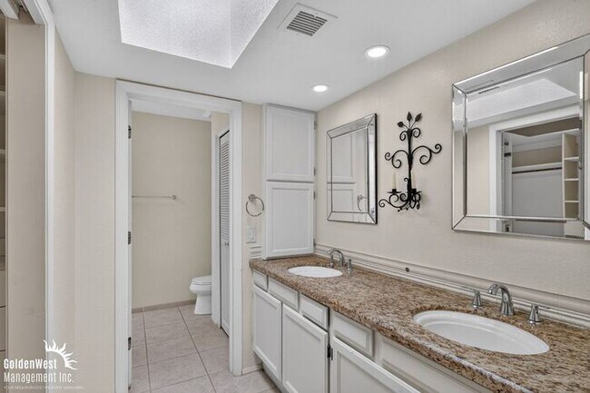 Building Photo - Beautiful 2Bdm 2Ba Home Located in the Biltmore Area!
