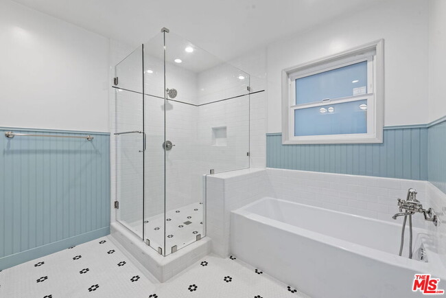 Building Photo - 3866 Westside Ave