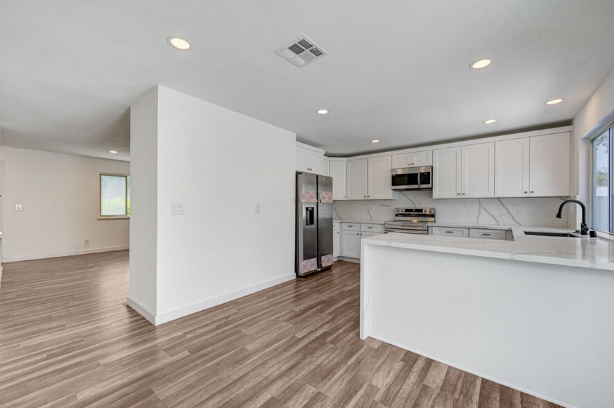 Building Photo - 571 Greenbriar Townhouse Way