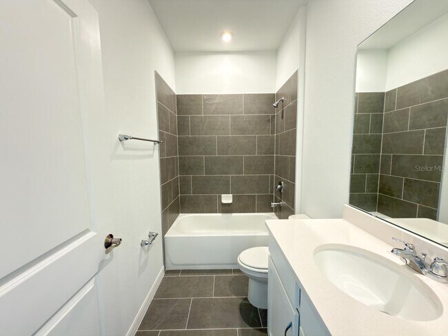 Building Photo - 1327 Normandy Dr