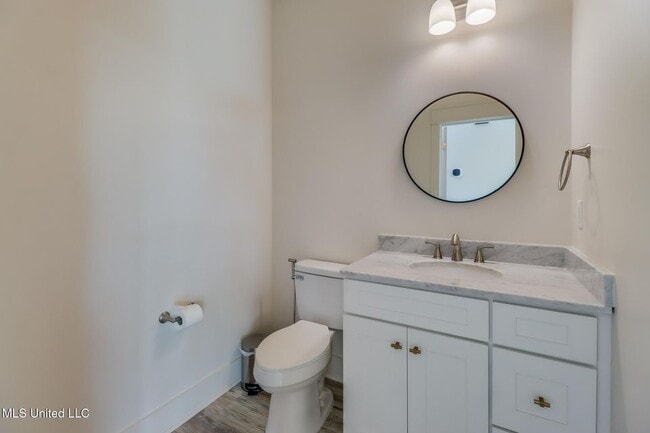 Building Photo - 238 Lovers Ln