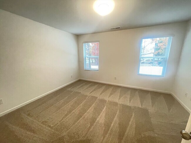 Building Photo - Charming 3-Bedroom Townhome Near Jack Alexander Blvd - APRIL MOVE IN SPECIAL