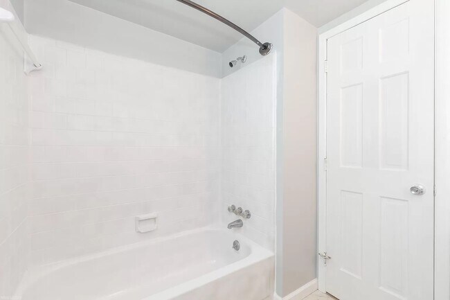 second bathroom - 1105 Golfview Dr