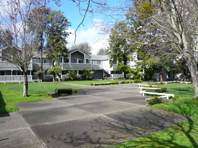 Primary Photo - Continental Apartments