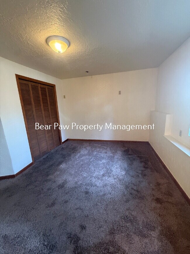 Building Photo - One Bedroom, plus Office Duplex in North Evergreen that includes Utilities!