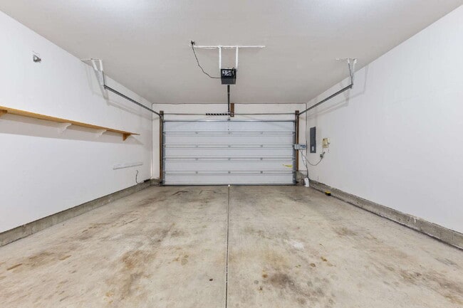 Building Photo - Beautiful Home in 55+ Community!