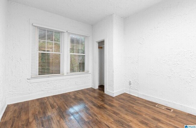 Building Photo - 408 5th Place Pratt