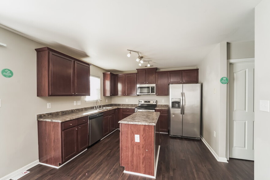 Building Photo - 14103 Lake Crossing Dr