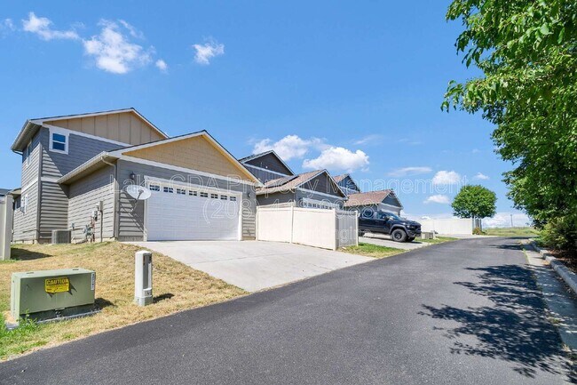 Building Photo - 3768 E Bogie Dr