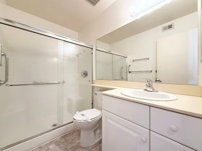Building Photo - Single Story Townhome in Escondido!