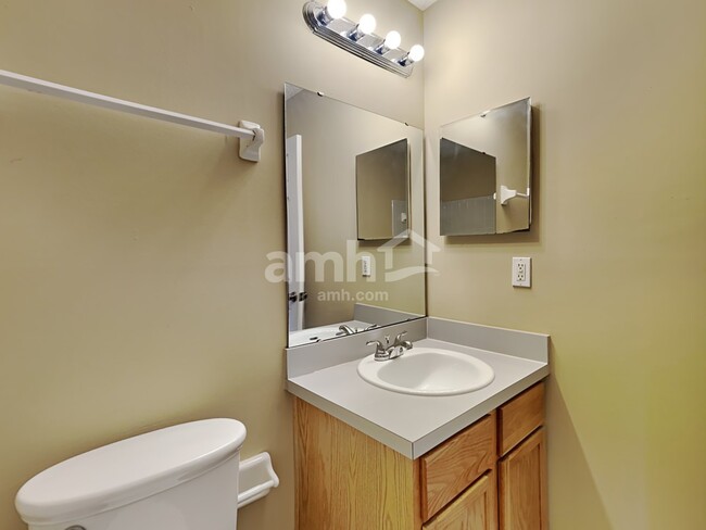 Building Photo - 3753 Woodbriar Dr