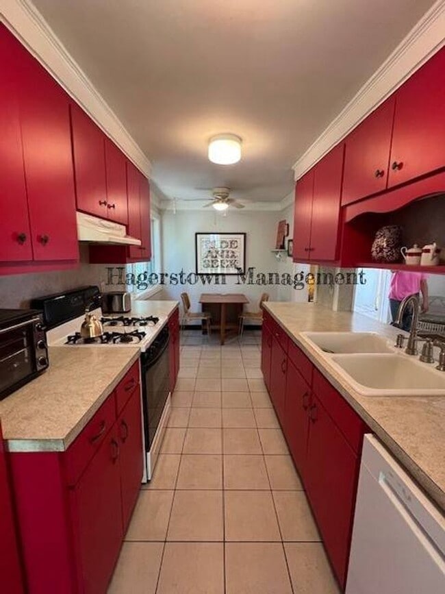 Building Photo - Beautiful Home in Blue Ridge Summit