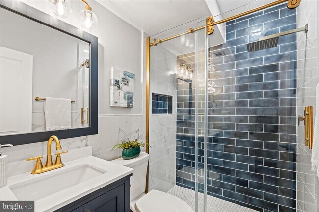 Building Photo - 1241 18th St NE