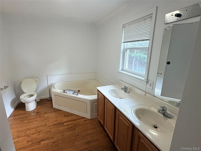 Building Photo - 484 N Magee St