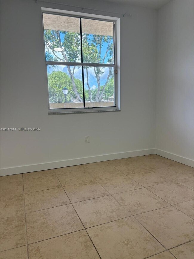 Building Photo - 2080 Greenview Shores Blvd