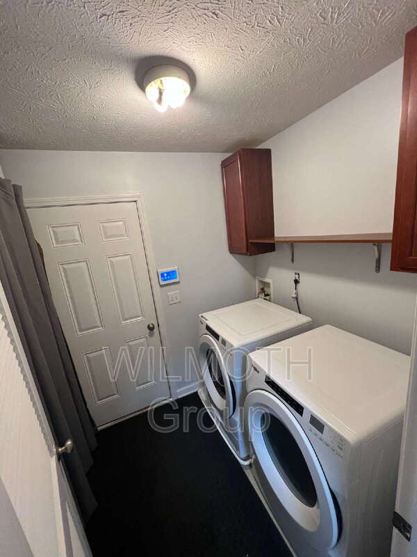 Building Photo - 9451 Glencroft Way