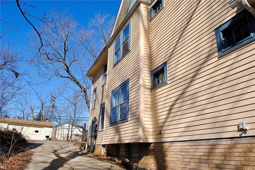 Building Photo - 3251 Silsby Rd