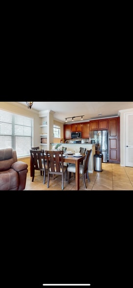 Building Photo - 901 Charo Pky