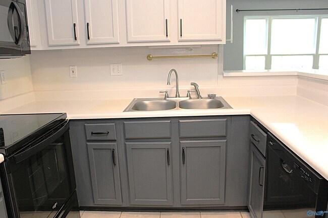 Building Photo - 351 Waters Edge Ln