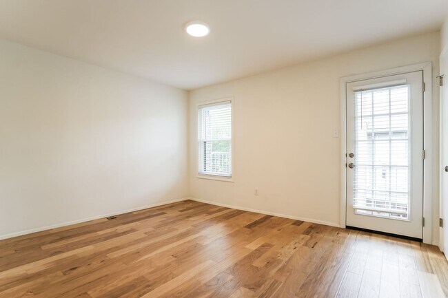 Building Photo - Beautiful 2 bedroom, 2 bathroom condo in Galindo!!!