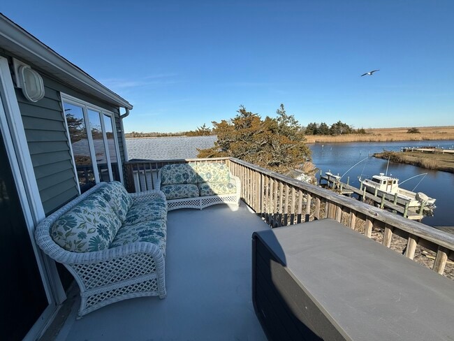 Building Photo - 256 Alley Ave