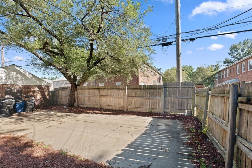 Building Photo - 7055 Dartmouth Ave