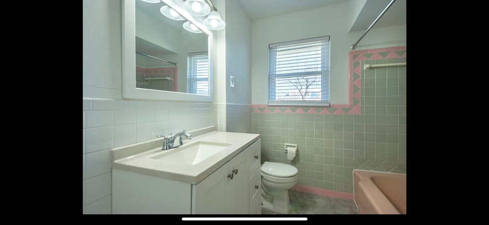 Building Photo - 2657 San Medina Ave