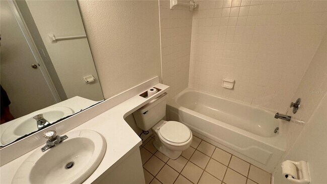 Building Photo - 950 Waterside Ln