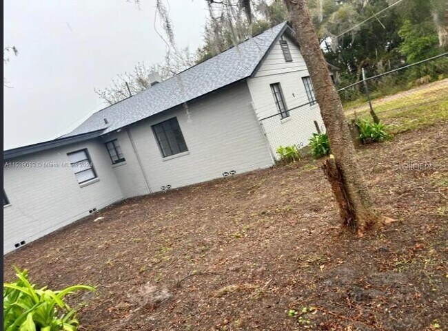 Building Photo - 434 SW 2nd St