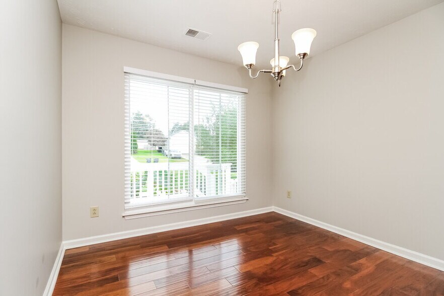 Building Photo - 411 Randall Ln