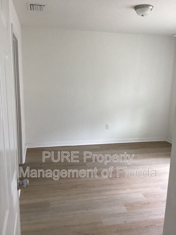 Building Photo - 517 Marion Oaks Manor