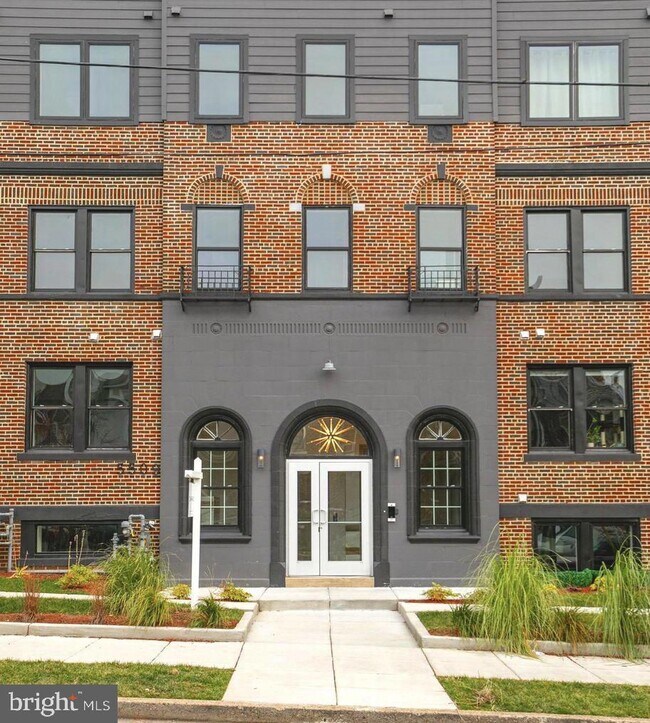 Building Photo - 839 Kennedy St NW